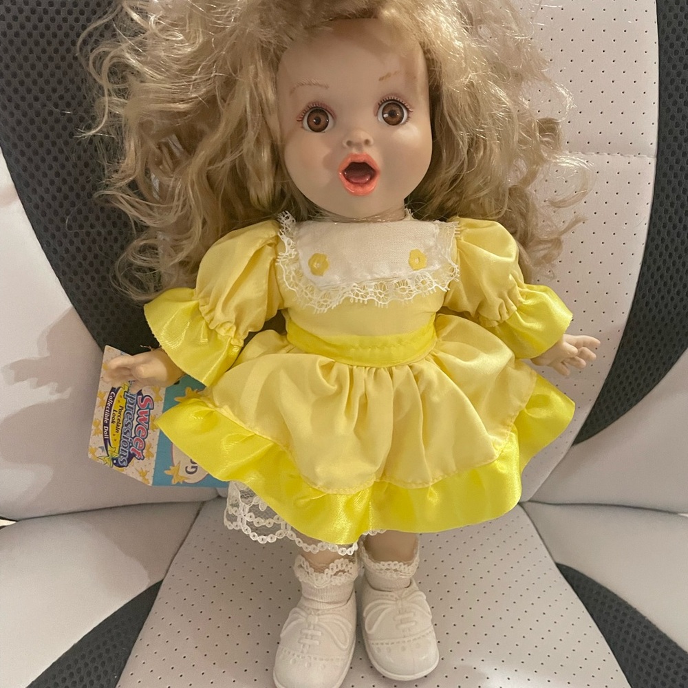 Goldilocks 9 1/2” tall doll